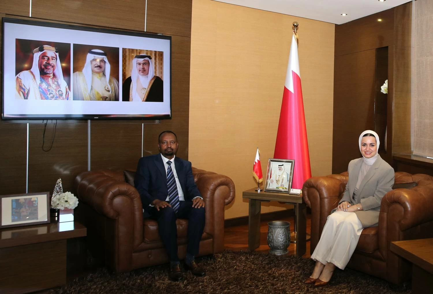 وزيرة الشباب تستقبل القنصل العام الإثيوبي لدى البحرين 