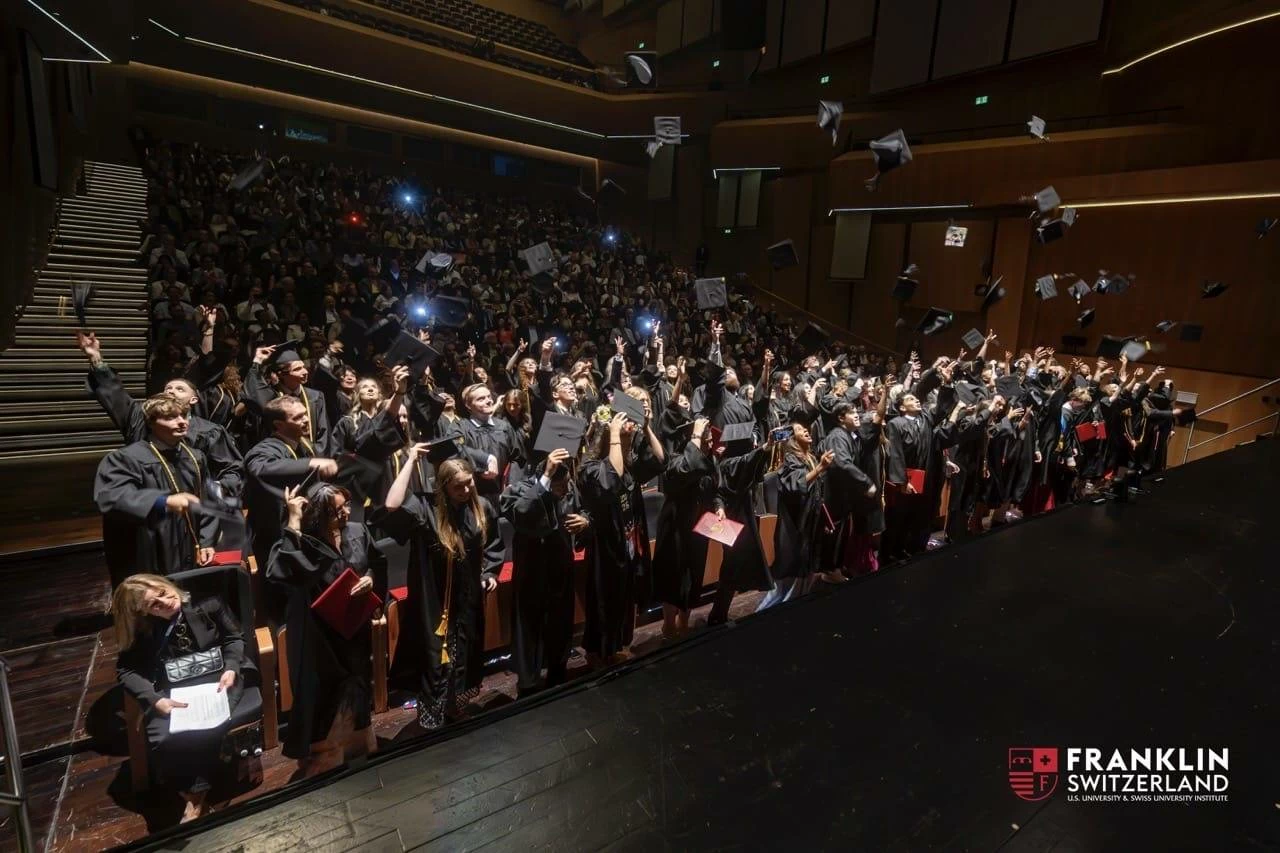 تكريم سفير مملكة البحرين في برلين بالدكتوراه الفخرية في حفل تخرج جامعة فرانكلين السويسرية 
