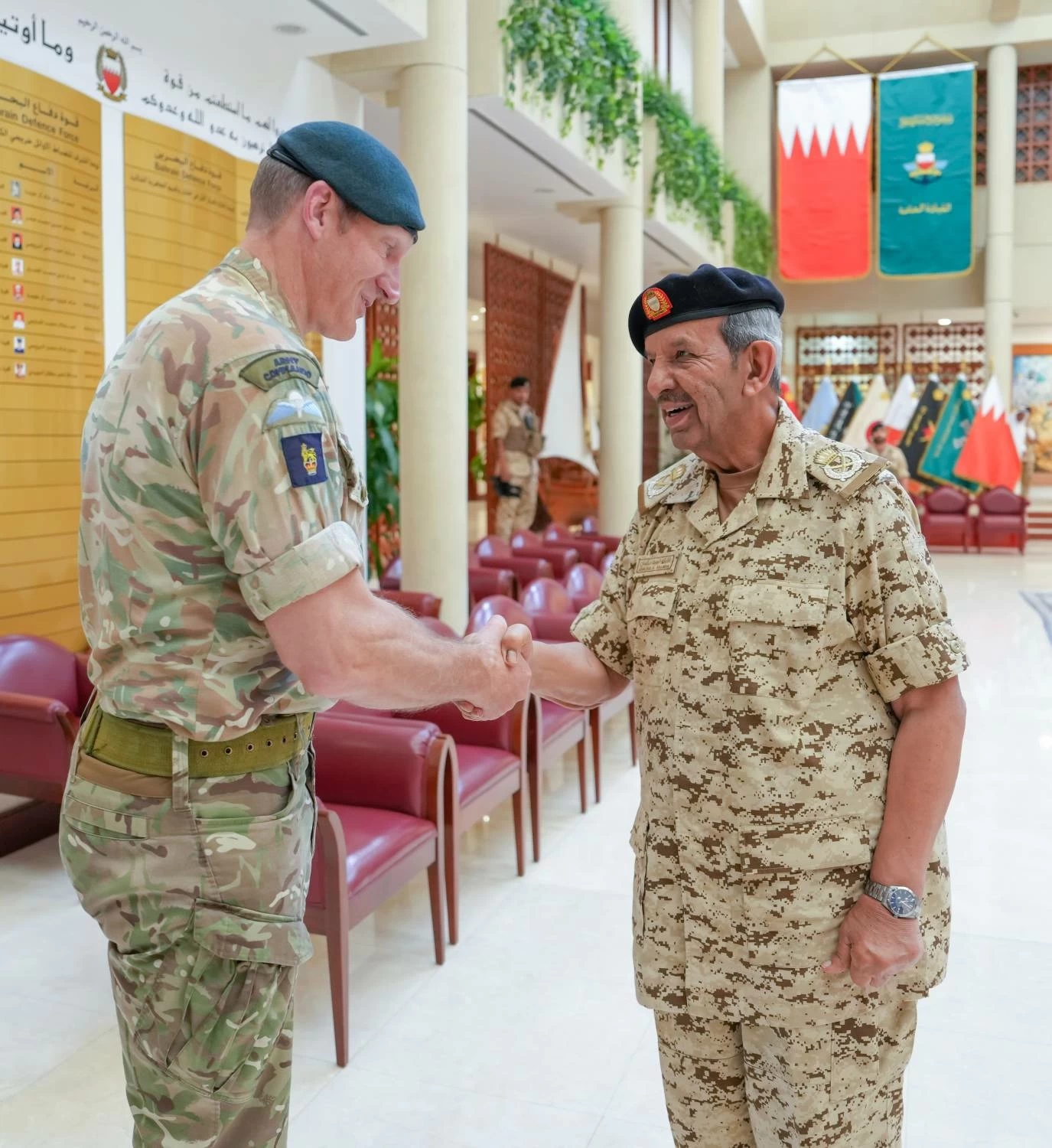 البحرين – القائد العام يستقبل مساعد رئيس أركان الدفاع البريطاني دان ريف