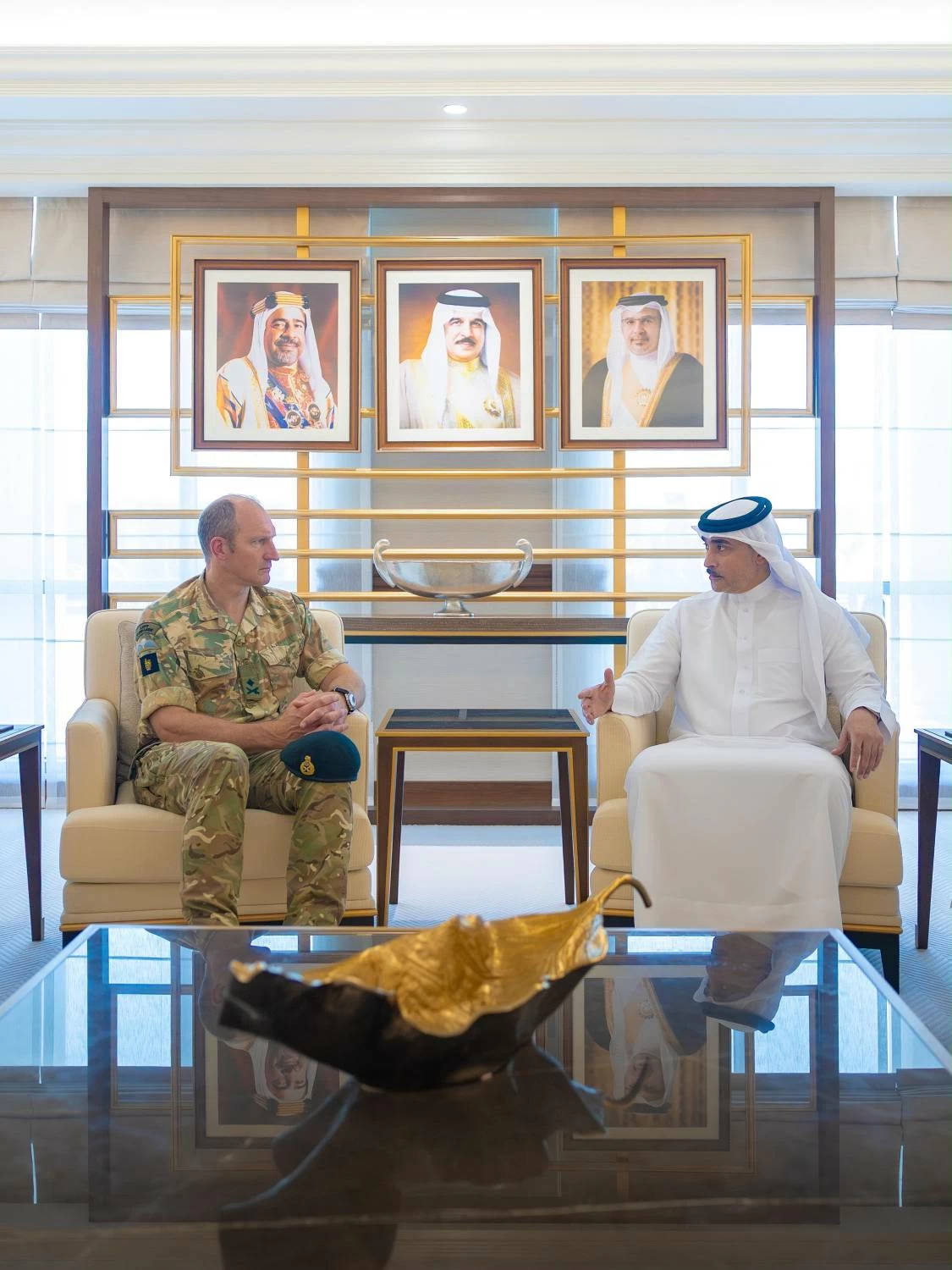 البحرين – نائب مستشار الأمن الوطني نائب الأمين العام للمجلس الأعلى للدفاع يستقبل مساعد رئيس أركان الدفاع البريطاني للعمليات البحرين – نائب مستشار الأمن الوطني نائب الأمين العام للمجلس الأعلى للدفاع يستقبل مساعد رئيس أركان الدفاع البريطاني للعمليات