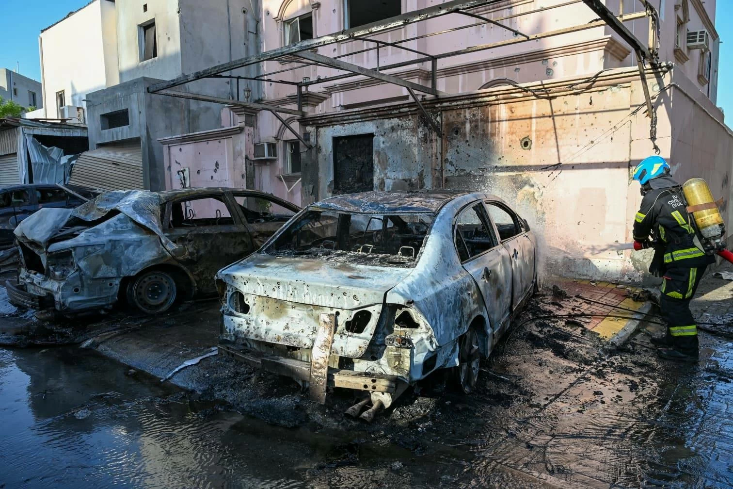 البحرين – أصيب طفل وأحرقت مركبات وتضررت منازل جراء العدوان الإيراني الآثم