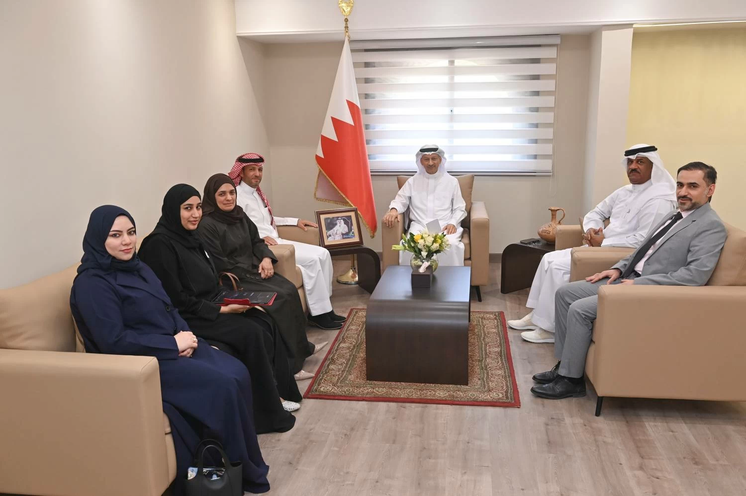 البحرين – محافظ الشمالية يبحث مع جمعية التوحد البحرينية تنظيم برامج للمصابين باضطراب طيف التوحد البحرين – محافظ الشمالية يبحث مع جمعية التوحد البحرينية تنظيم برامج للمصابين باضطراب طيف التوحد