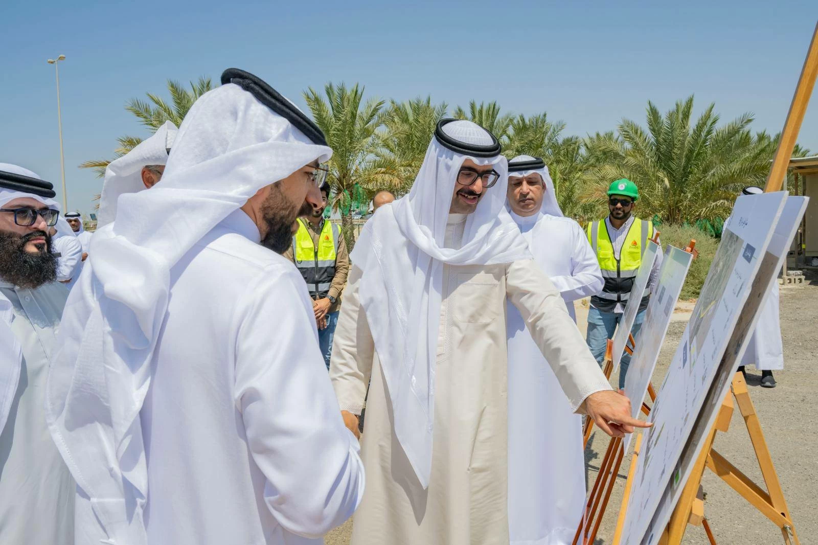 البحرين – محافظ المحافظة الجنوبية يتفقد مشروع تطوير شارع 96 البحرين – محافظ المحافظة الجنوبية يتفقد مشروع تطوير شارع 96