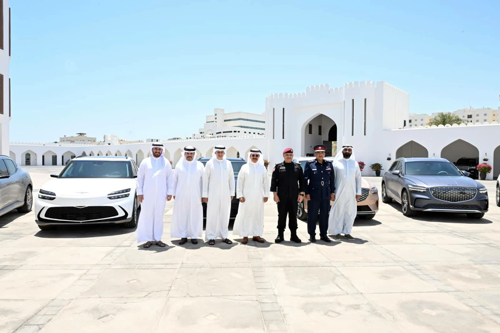 البحرين – وزير الداخلية يشيد بمساهمات شركة جينيسيس الشرق الأوسط وأفريقيا والتزامها بالابتكار والاستدامة لخدمة المجتمع