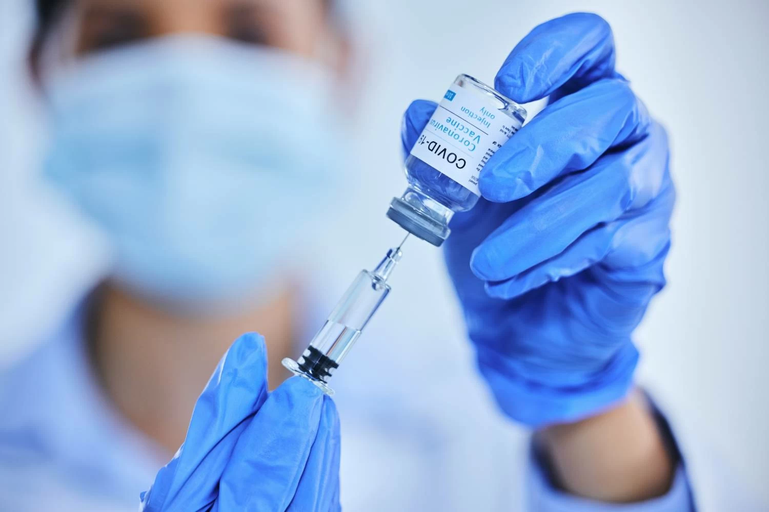 دراسة: لقاحات كوفيد تقلل من خطر الإصابة بأمراض القلب بنسبة 40% 