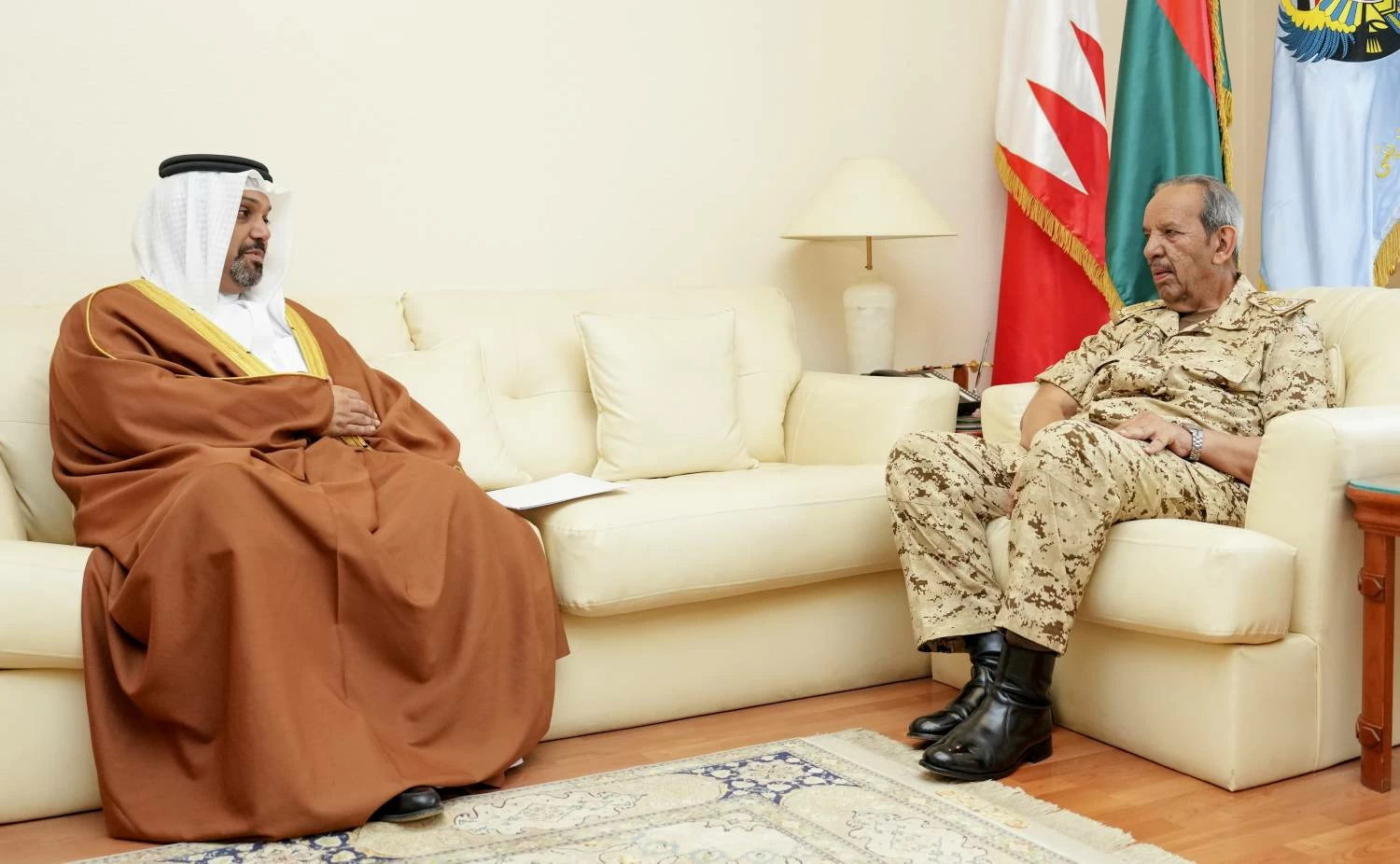القائد العام لقوة دفاع البحرين يستقبل وزير المالية والاقتصاد 