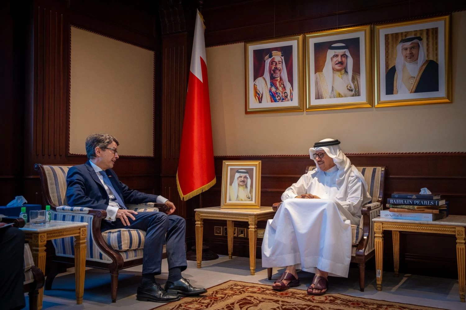 وزير الخارجية يستقبل سفير ألمانيا لدى البحرين 