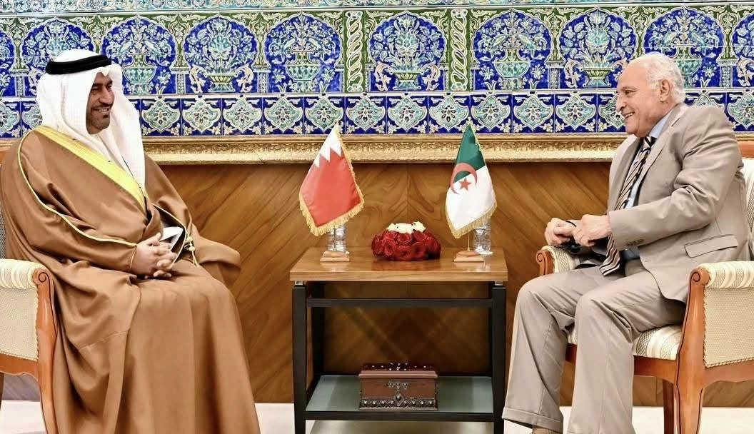 البحرين – وزير الدولة ووزير الخارجية والجالية الوطنية بالخارج والشؤون الإفريقية في الجزائر يستقبل سفير مملكة البحرين البحرين – وزير الدولة ووزير الخارجية والجالية الوطنية بالخارج والشؤون الإفريقية في الجزائر يستقبل سفير مملكة البحرين
