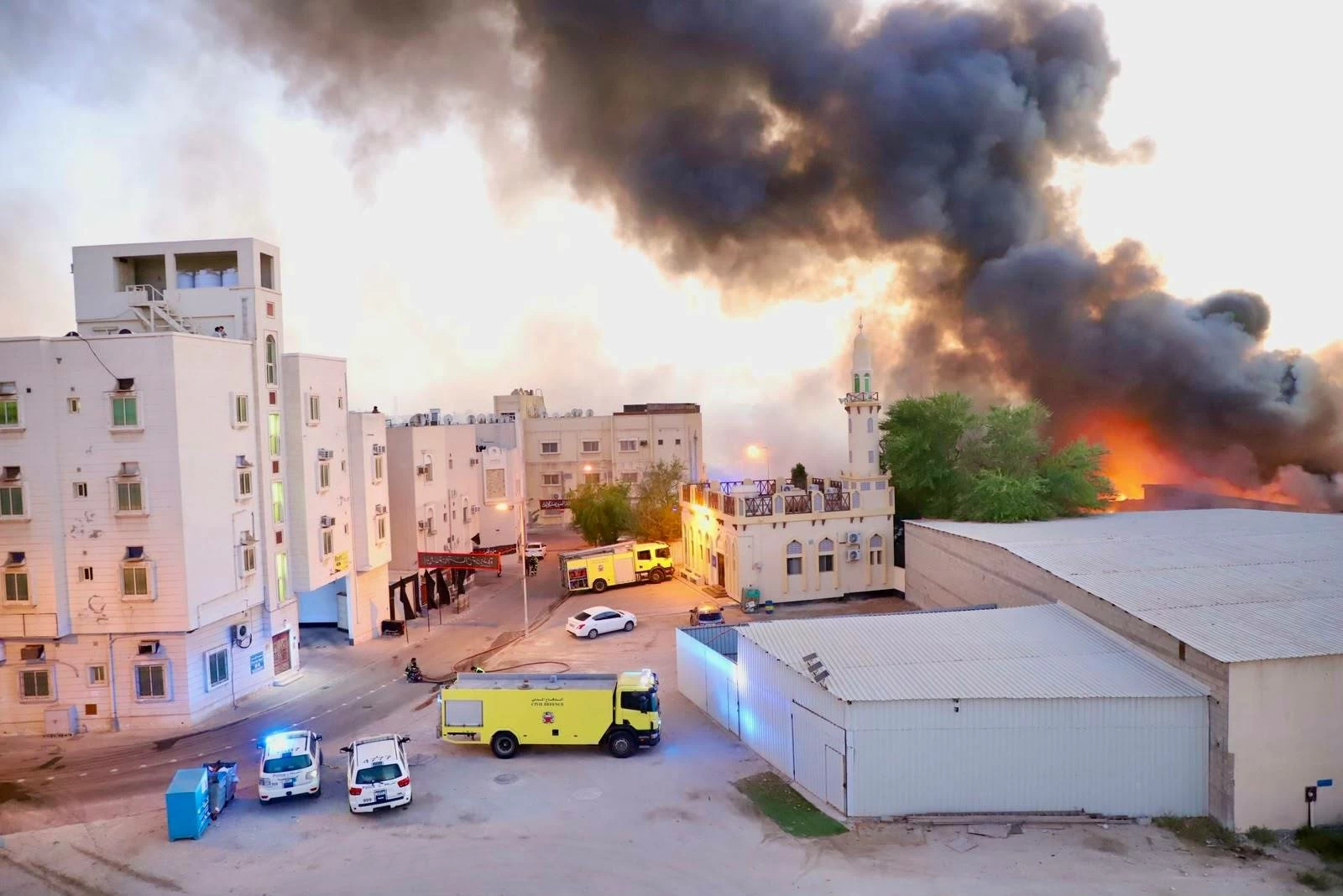 البحرين – الدفاع المدني يخمد حريقاً اندلع في مستودعين للأخشاب في منطقة الصالحية البحرين – الدفاع المدني يخمد حريقاً اندلع في مستودعين للأخشاب في منطقة الصالحية
