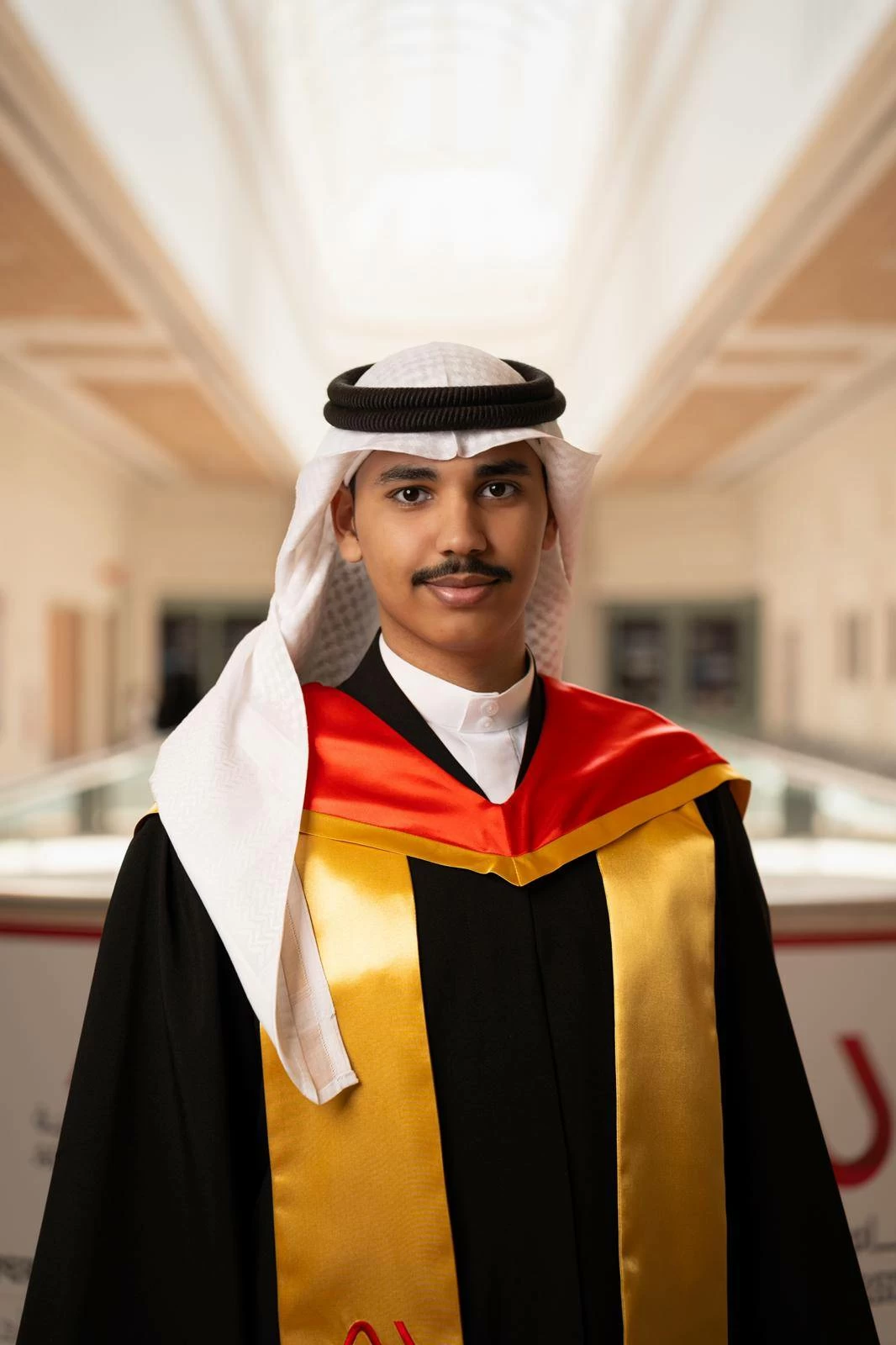 البحرين – الإعلامي محمد وجدي الدوسري يحصل على درجة الماجستير بامتياز عن دراسة تؤكد نجاح وزارة الخارجية في تعزيز قيم التعايش والحوار السلمي. البحرين – الإعلامي محمد وجدي الدوسري يحصل على درجة الماجستير بامتياز عن دراسة تؤكد نجاح وزارة الخارجية في تعزيز قيم التعايش والحوار السلمي.