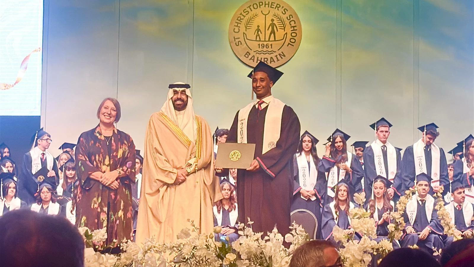 البحرين – الطالب مهيمن نافع يحتفل بتخرجه من كلية سانت كريستوفر البحرين – الطالب مهيمن نافع يحتفل بتخرجه من كلية سانت كريستوفر