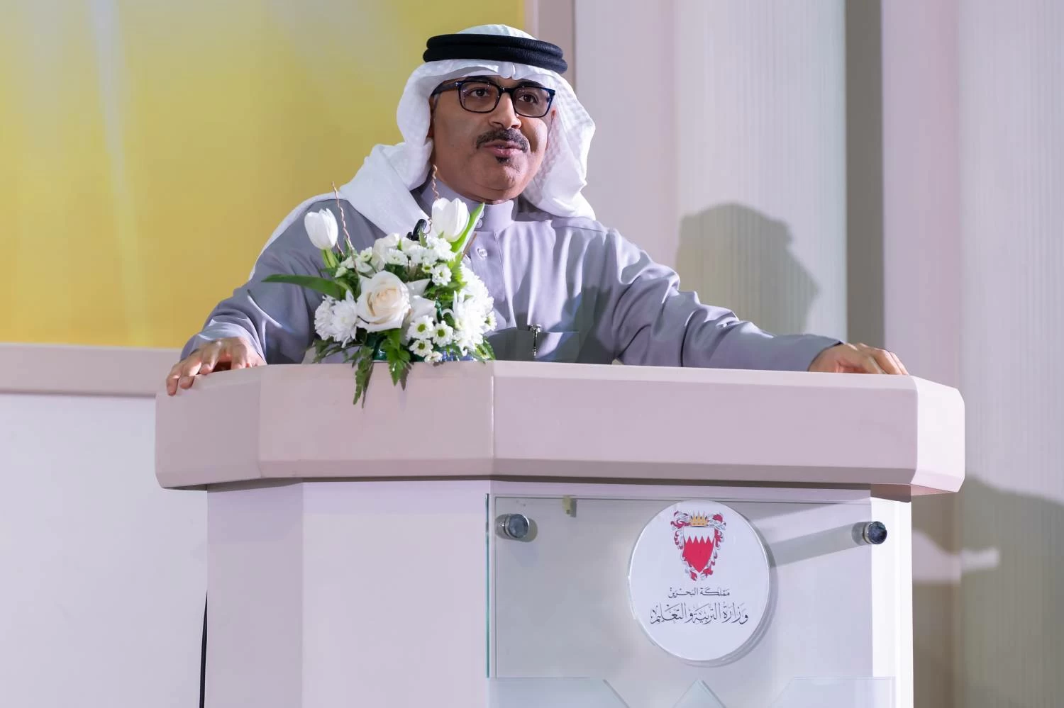 البحرين – وزير التعليم يلتقي أولياء أمور طلاب الدفعة الأولى من البكالوريا الدولية للسنوات المتوسطة
