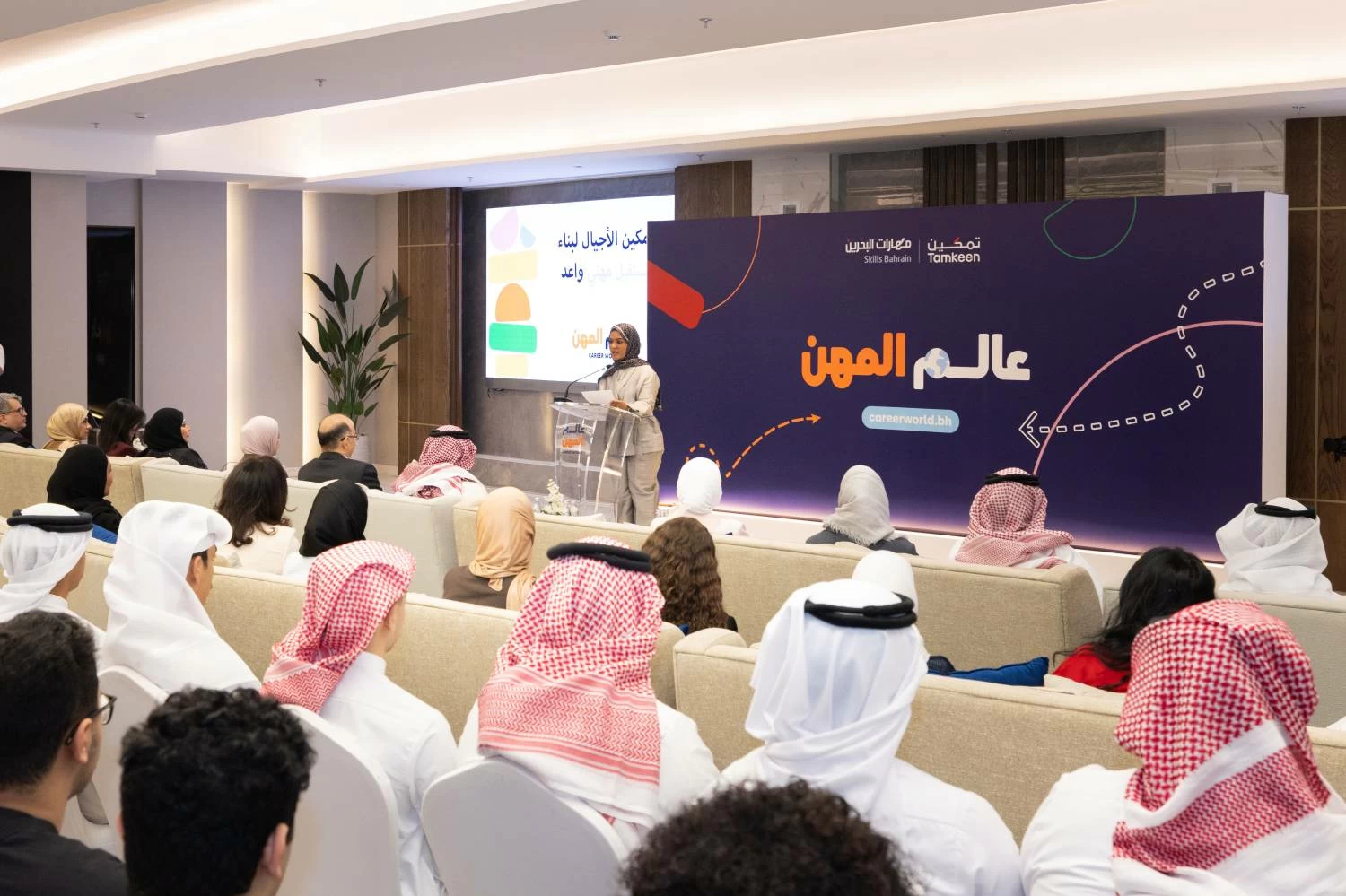 البحرين – “تمكين” تطلق منصة “عالم الوظائف” الرقمية ضمن مبادرات “مهارات البحرين” البحرين – “تمكين” تطلق منصة “عالم الوظائف” الرقمية ضمن مبادرات “مهارات البحرين”