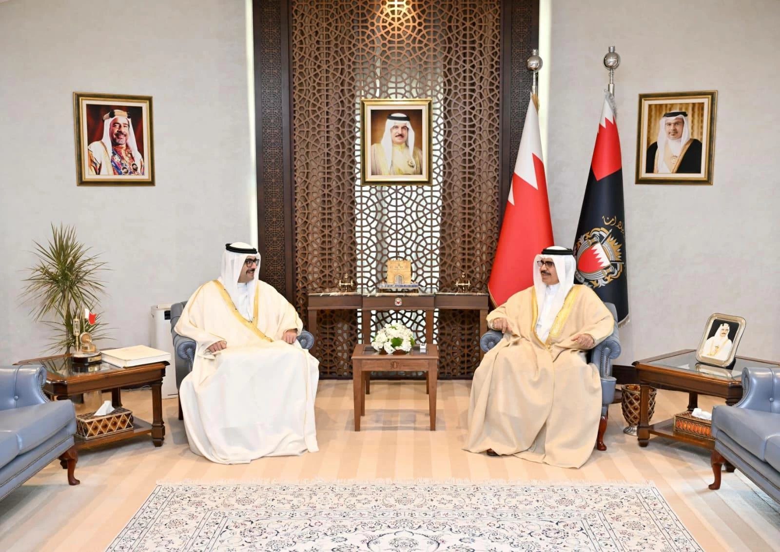 البحرين – وزير الداخلية يطلع على إنجازات ومبادرات المحافظة الجنوبية في إطار متابعة تنفيذ المشاريع الخدمية
