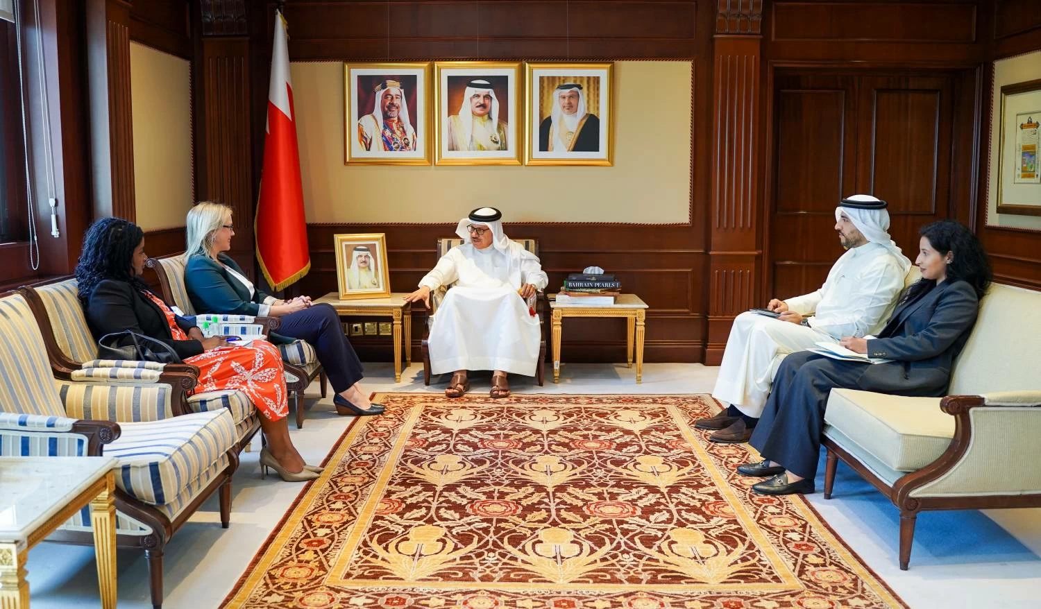 البحرين – وزير الخارجية يستقبل سفير الولايات المتحدة الأمريكية لدى البحرين