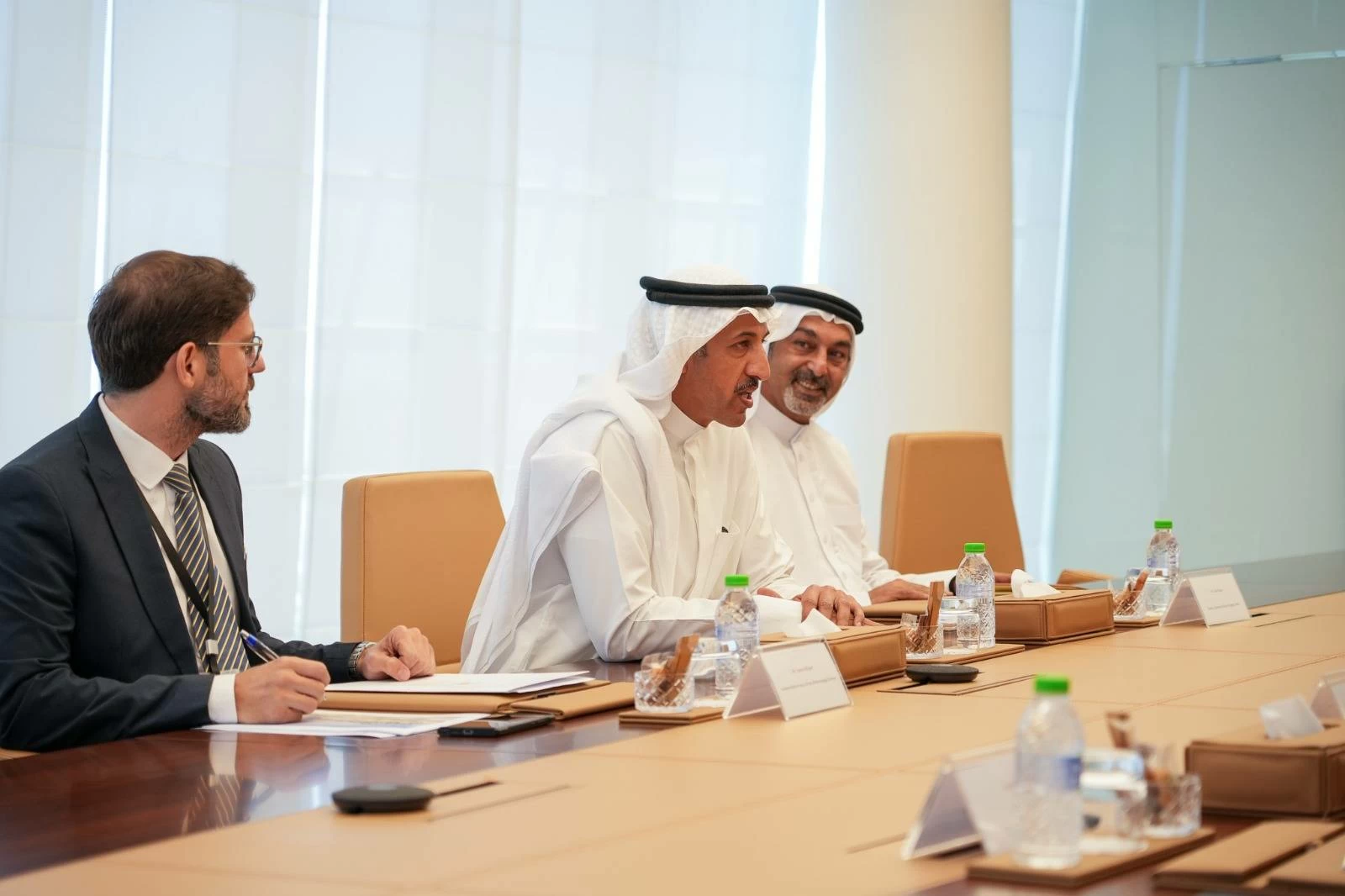 البحرين – وزير المواصلات والاتصالات يستقبل الرئيس التنفيذي لشركة MSC للشحن الجوي