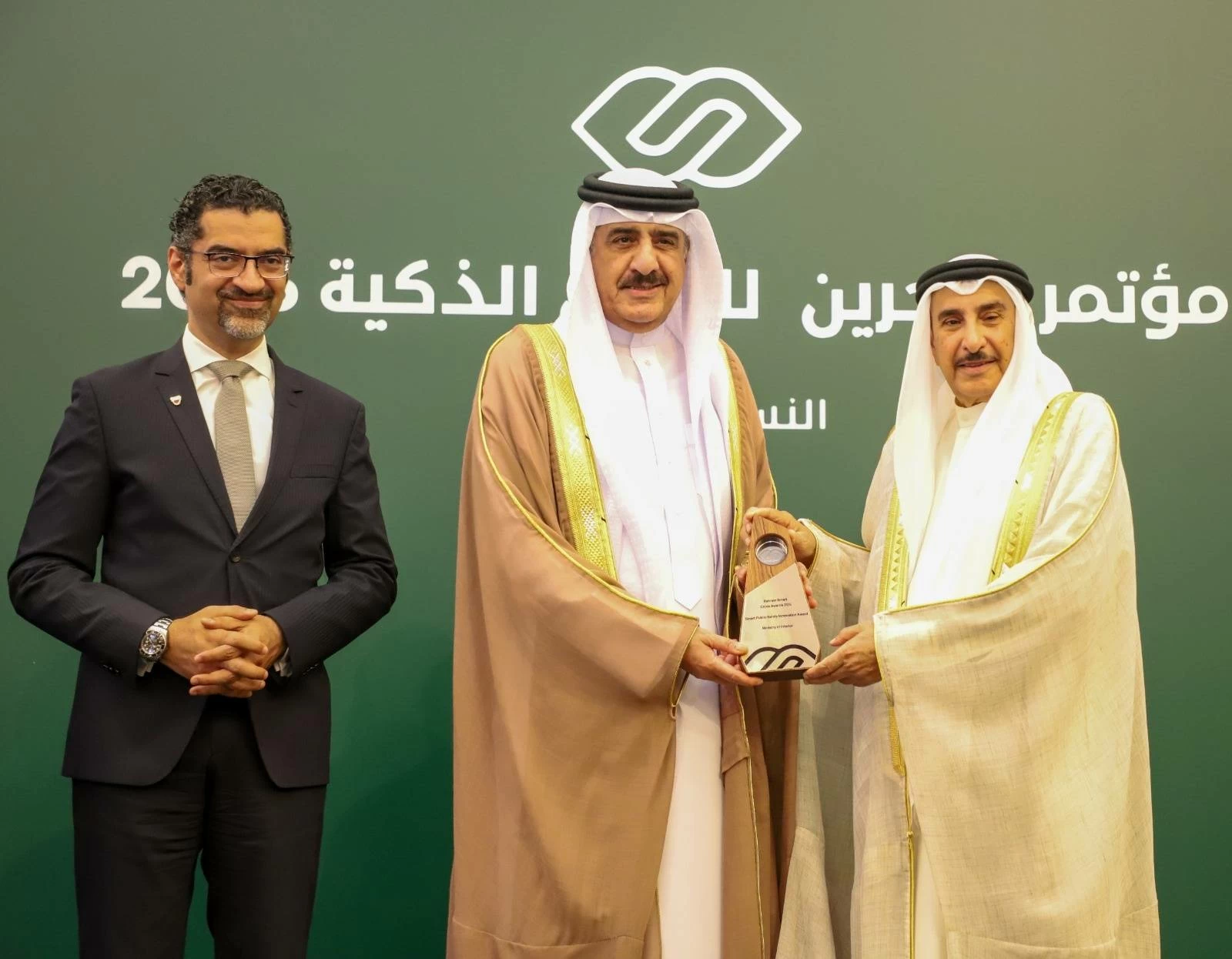 البحرين – وزارة الداخلية تفوز بجائزة الابتكار في السلامة العامة عن مشروع نظام التنبيهات الوطني البحرين – وزارة الداخلية تفوز بجائزة الابتكار في السلامة العامة عن مشروع نظام التنبيهات الوطني