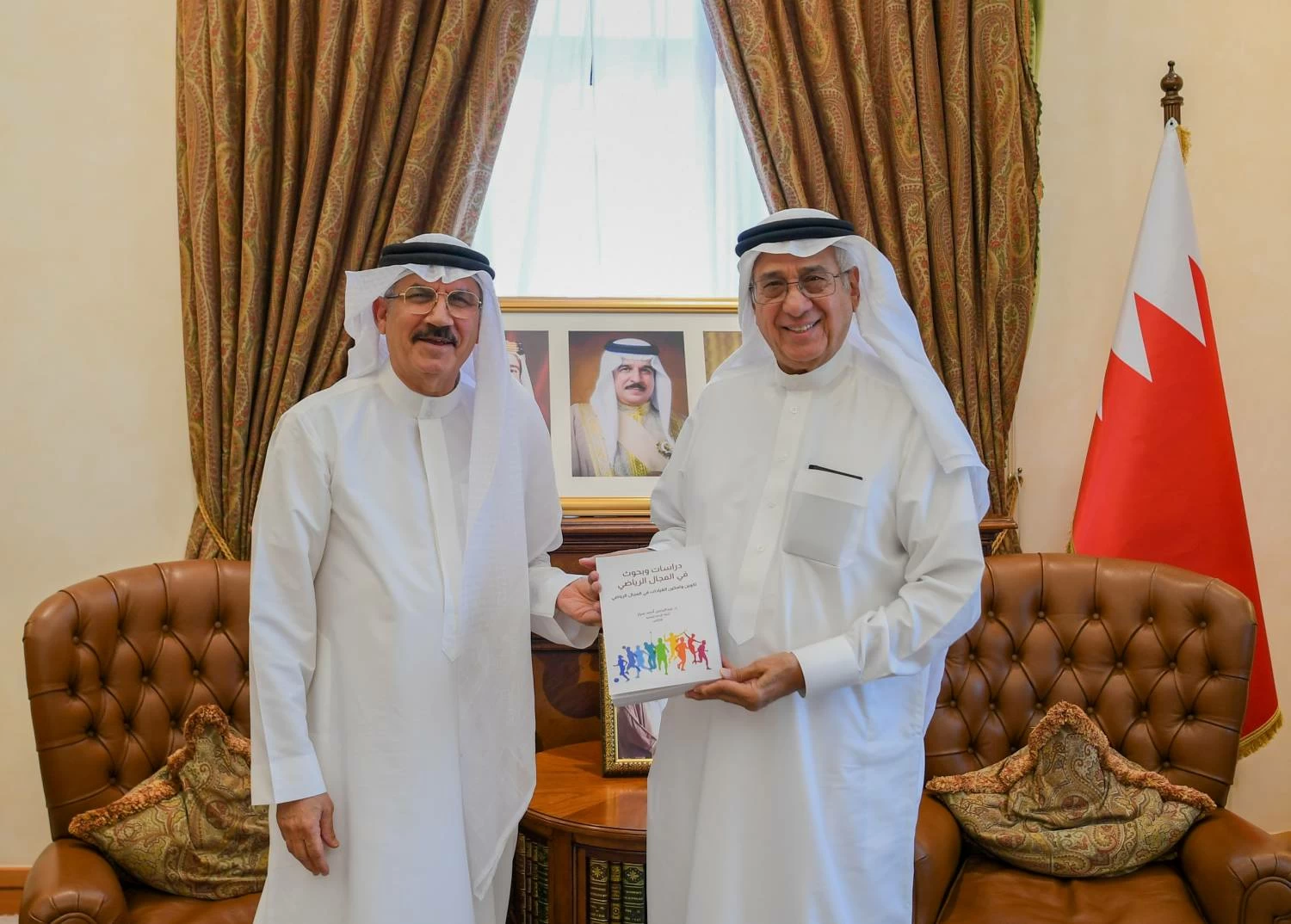 البحرين – مستشار جلالة الملك لشؤون الإعلام يستقبل الدكتور عبدالرحمن سيار