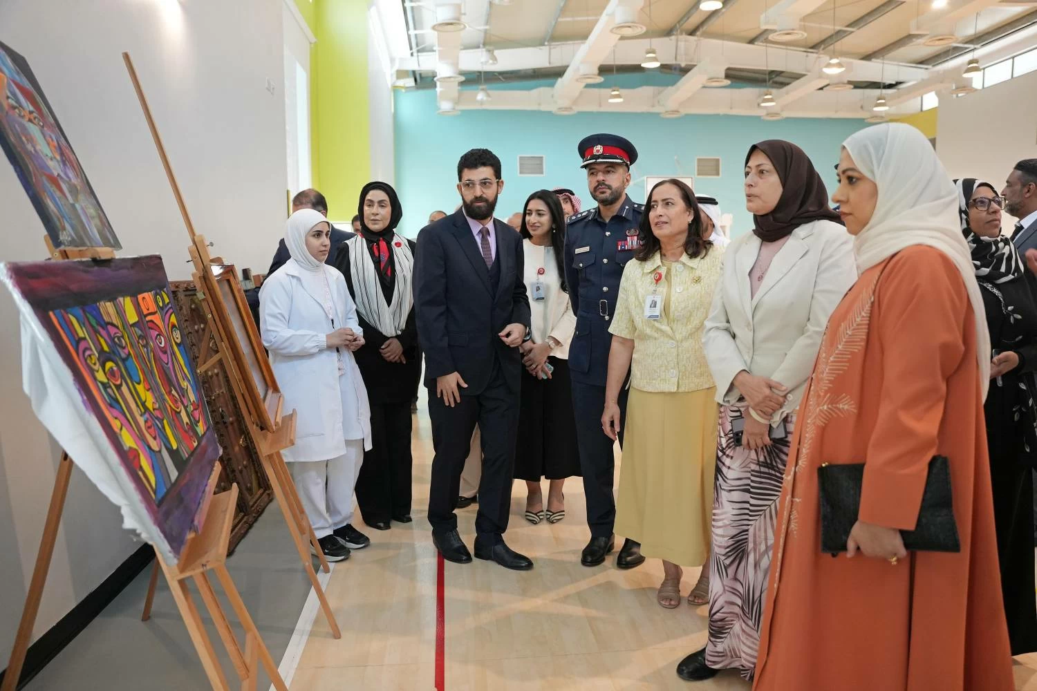 البحرين – بمشاركة وزارة الداخلية تنظم المستشفيات الحكومية برنامجاً متنوعاً لتعزيز الوعي المجتمعي بمخاطر المخدرات والإدمان