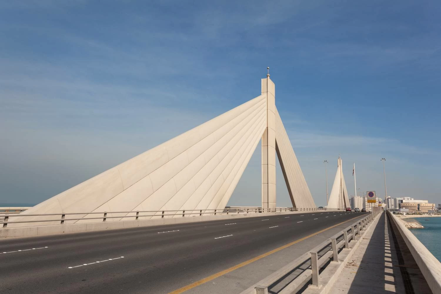 البحرين – المرور: إغلاق بعض المسارات على جسر الشيخ عيسى بن سلمان البحرين – المرور: إغلاق بعض المسارات على جسر الشيخ عيسى بن سلمان