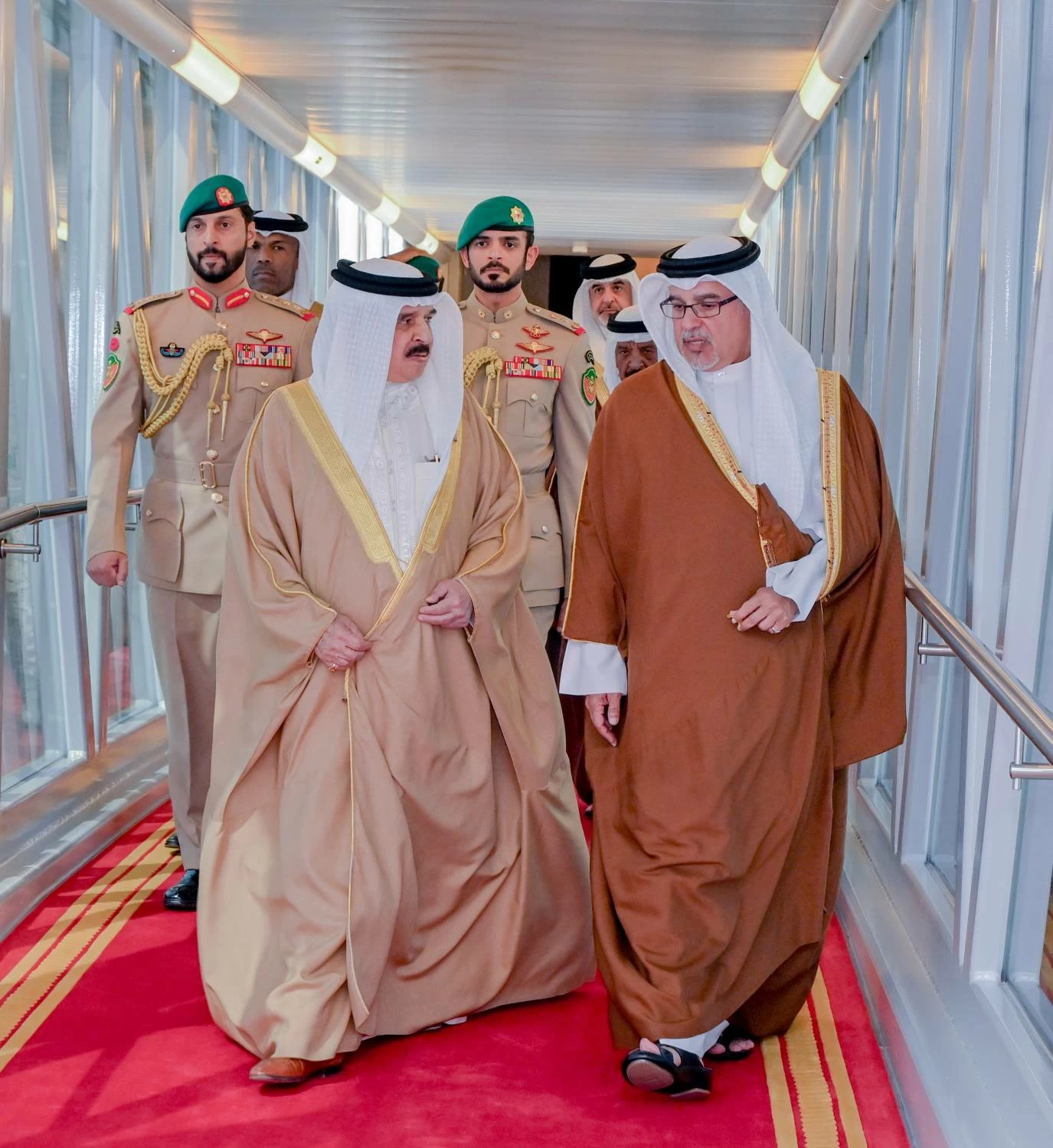 البحرين – جلالة الملك يغادر أرض الوطن متوجهاً إلى دولة قطر الشقيقة