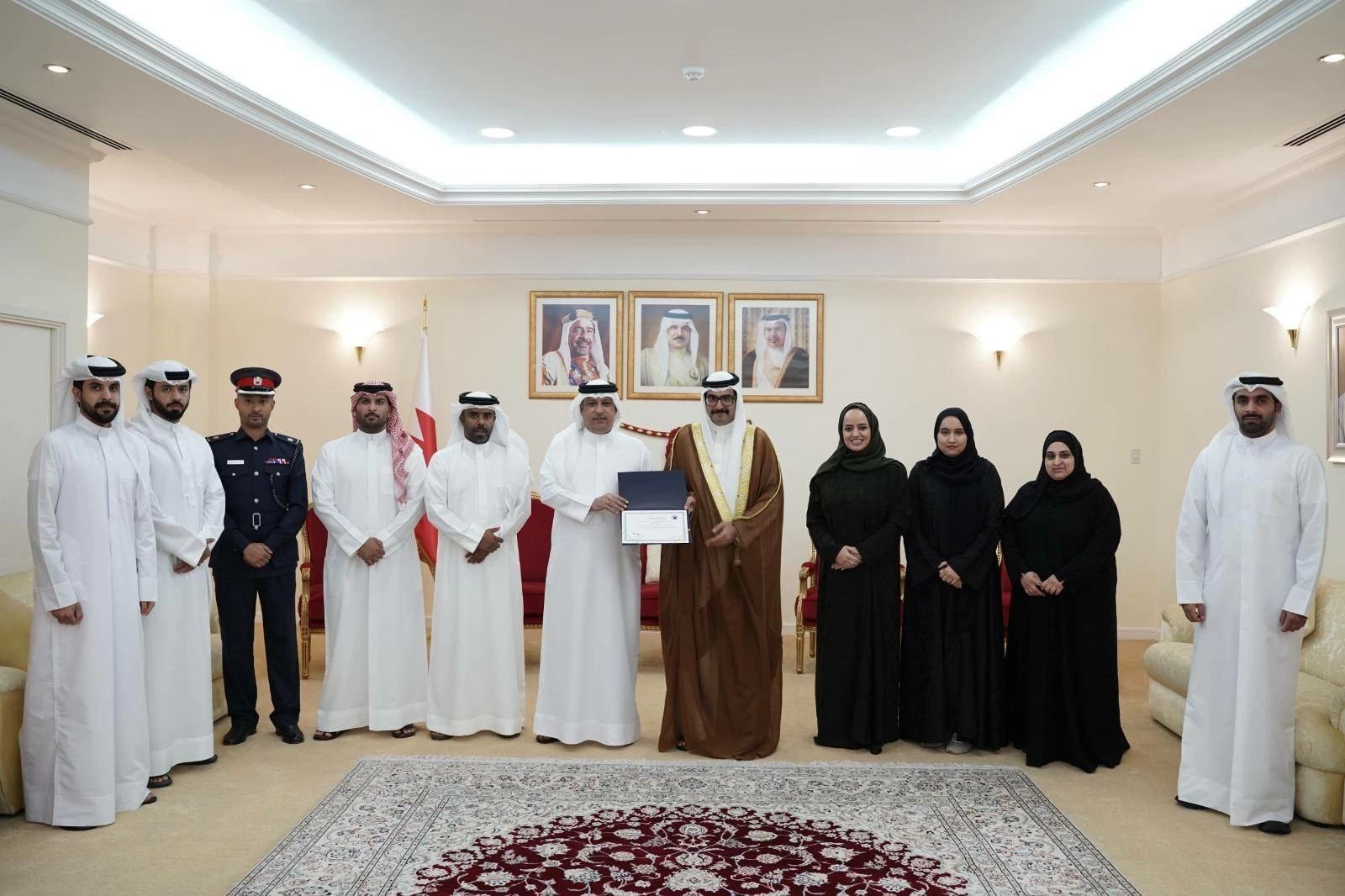 البحرين – محافظ المحافظة الجنوبية يشيد بحصول المحافظة على شهادة تقدير من وزير الداخلية البحرين – محافظ المحافظة الجنوبية يشيد بحصول المحافظة على شهادة تقدير من وزير الداخلية