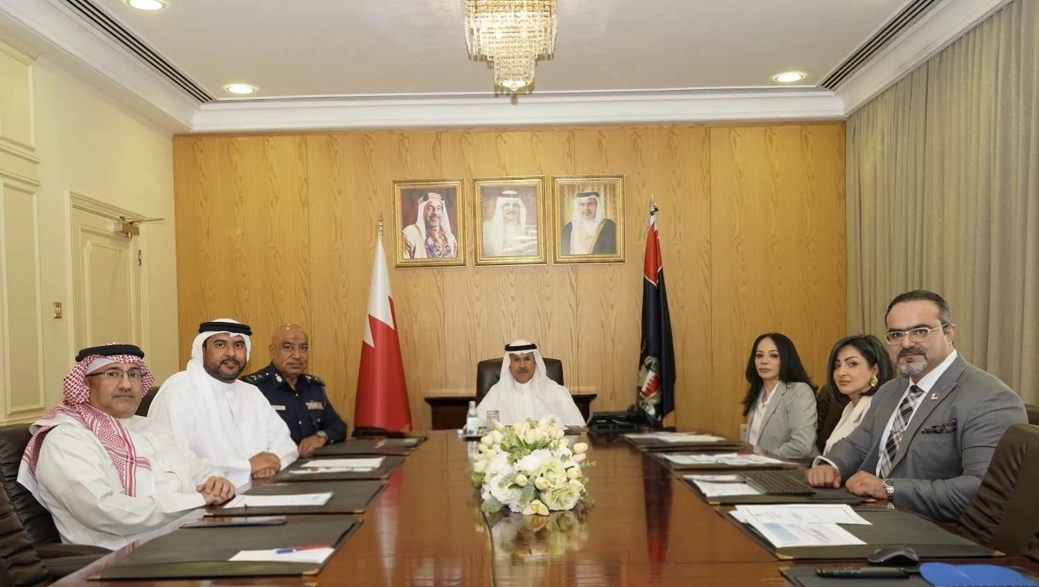 البحرين – رئيس لجنة “معاً” يترأس اجتماع اللجنة ويشيد بحصول مركز “معاً” على جوائز إقليمية ودولية مرموقة. البحرين – رئيس لجنة “معاً” يترأس اجتماع اللجنة ويشيد بحصول مركز “معاً” على جوائز إقليمية ودولية مرموقة.