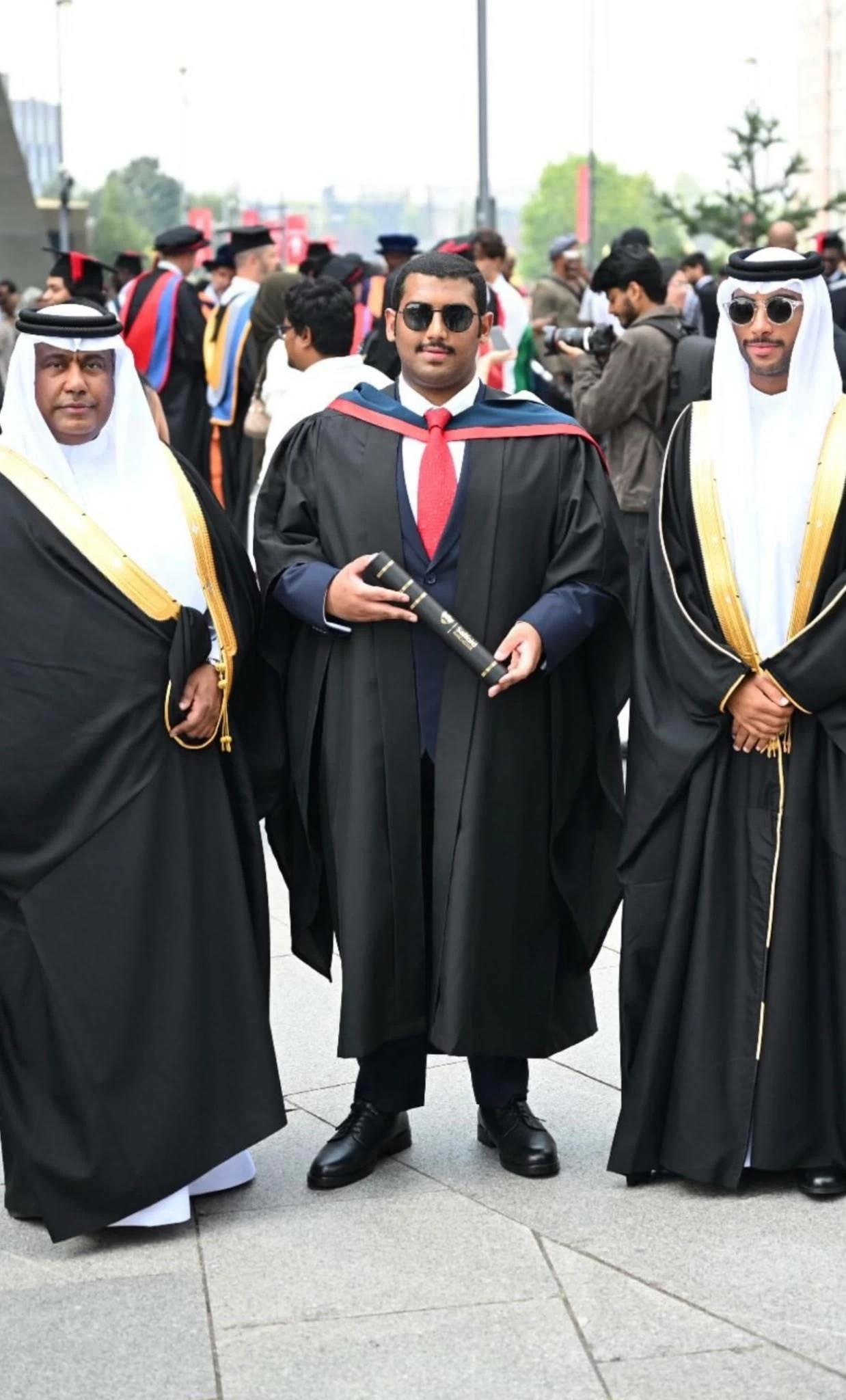 البحرين – تخرج عبد العزيز ثاني الرشدان بامتياز مع مرتبة الشرف من جامعة سالفورد في بريطانيا البحرين – تخرج عبد العزيز ثاني الرشدان بامتياز مع مرتبة الشرف من جامعة سالفورد في بريطانيا