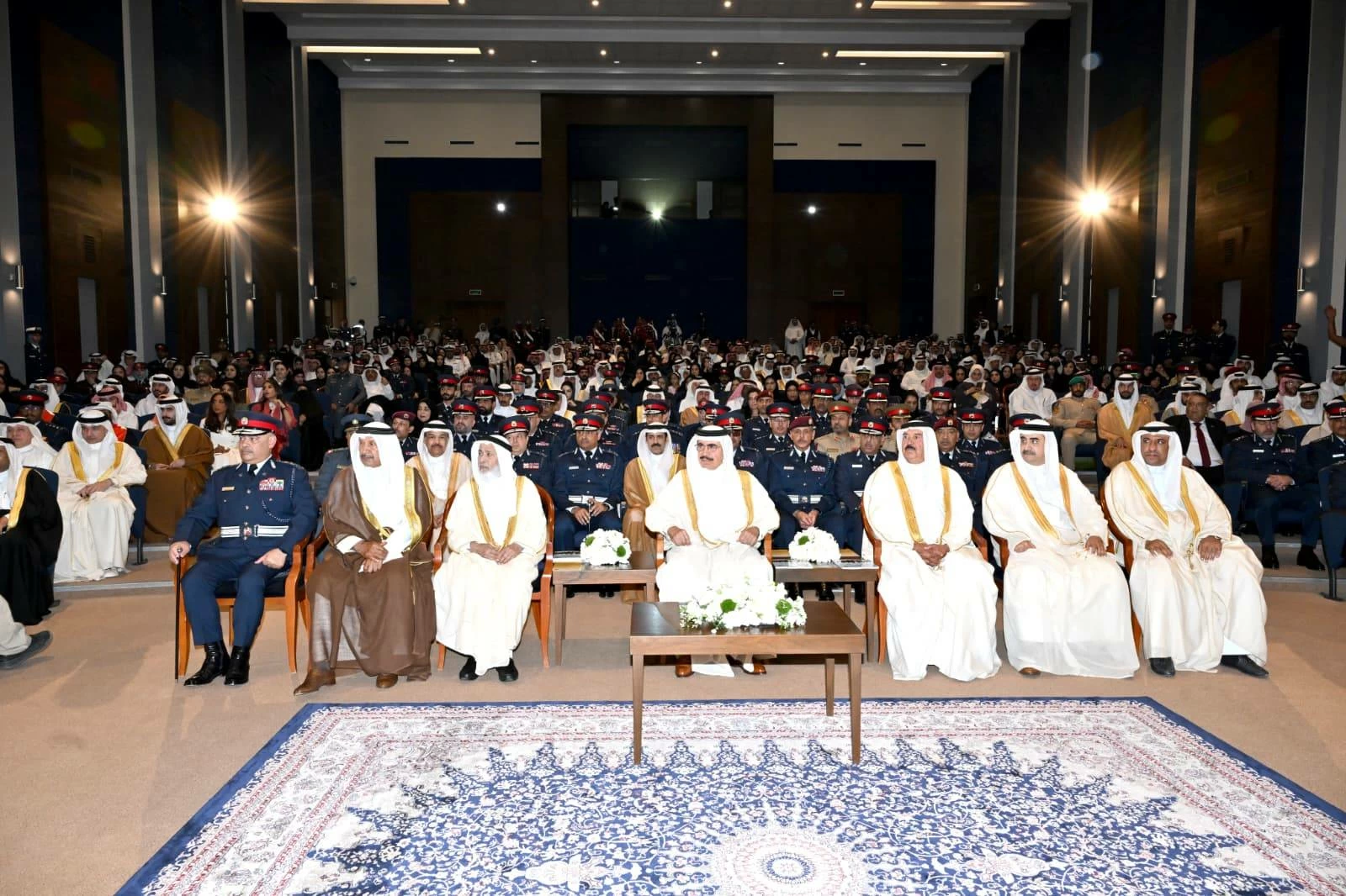 البحرين – وزير الداخلية يشهد حفل تخريج الدفعة الرابعة عشرة من مرشحي الضباط الجامعيين