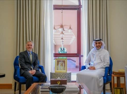 البحرين – وزير شؤون مجلس الوزراء يستقبل السفير البريطاني لدى مملكة البحرين البحرين – وزير شؤون مجلس الوزراء يستقبل السفير البريطاني لدى مملكة البحرين