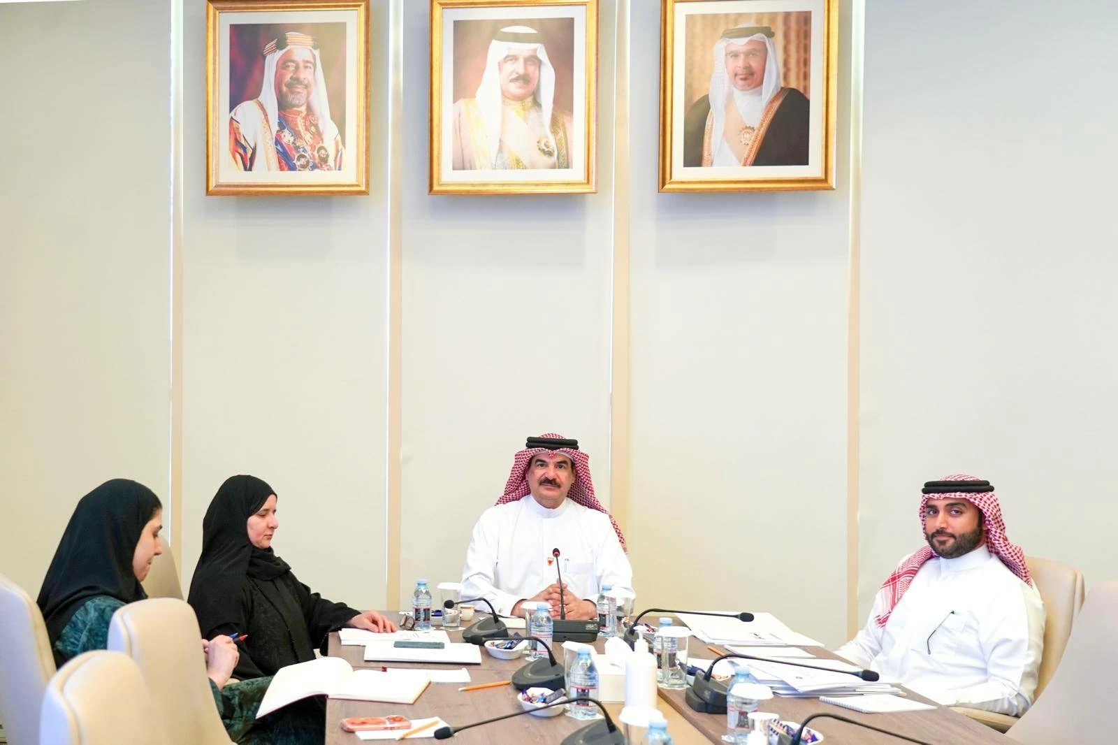 البحرين – يناقش القسم البرلماني اجتماعات الجمعية البرلمانية الآسيوية وبرامجها البحرين – يناقش القسم البرلماني اجتماعات الجمعية البرلمانية الآسيوية وبرامجها