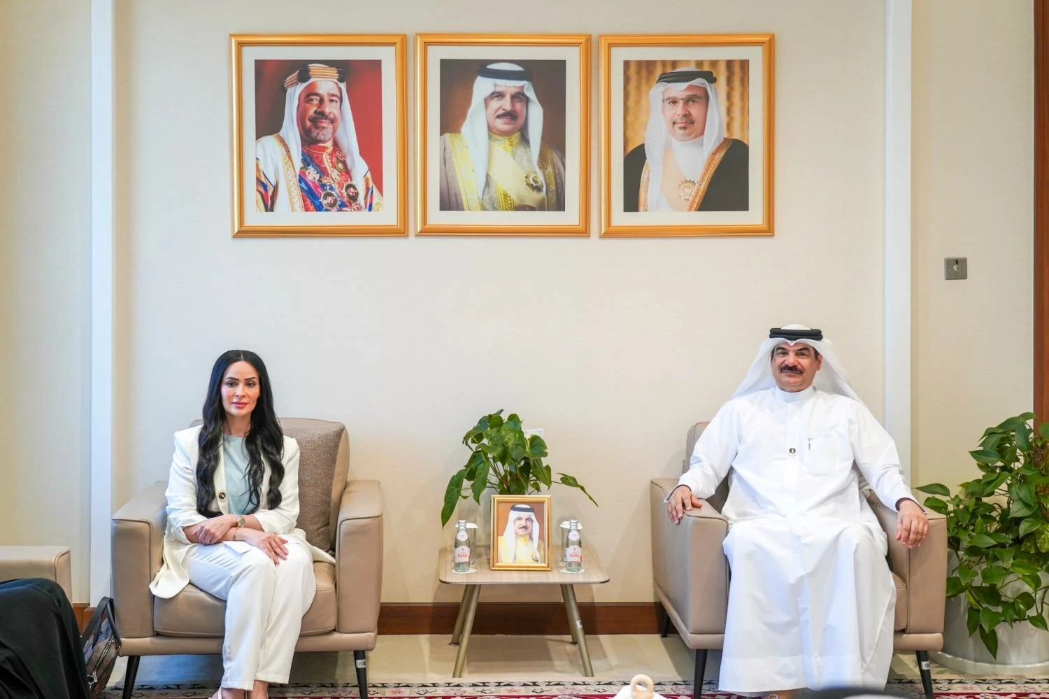 البحرين – الأمين العام لمجلس النواب يستقبل الدكتورة لولوة بودلامة