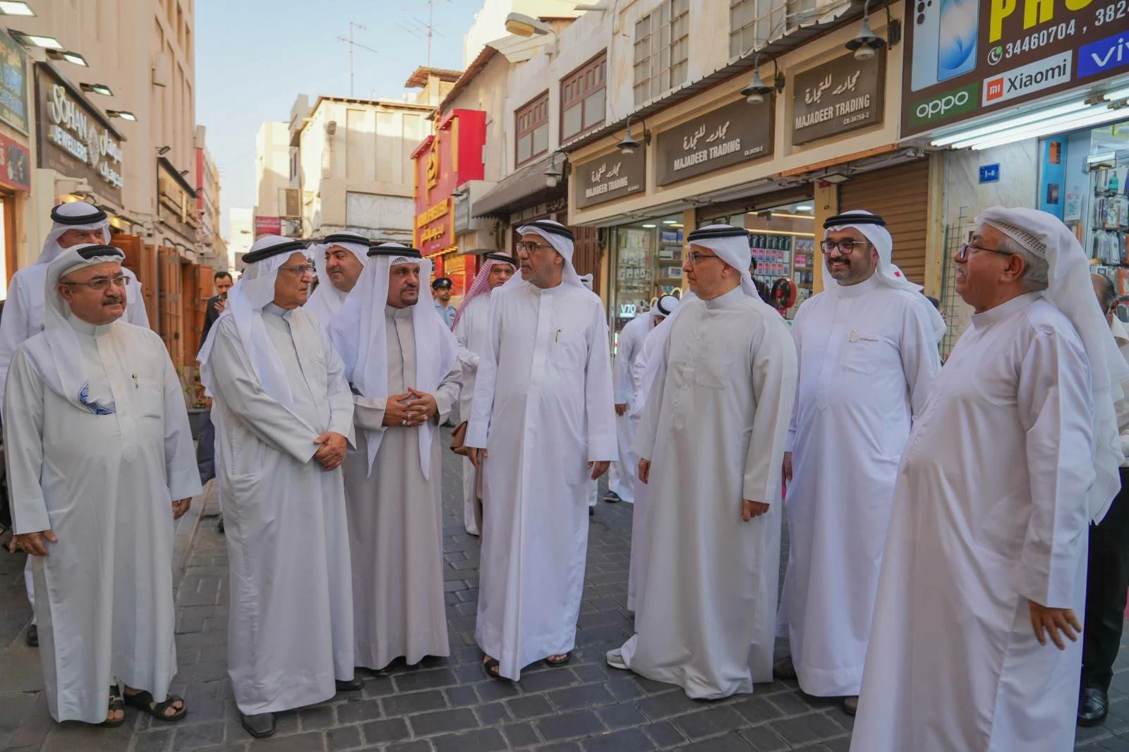البحرين – مجلس إدارة الغرفة يطلع على أوضاع واحتياجات سوق المنامة على أرض الواقع ويستمع لآراء التجار البحرين – مجلس إدارة الغرفة يطلع على أوضاع واحتياجات سوق المنامة على أرض الواقع ويستمع لآراء التجار