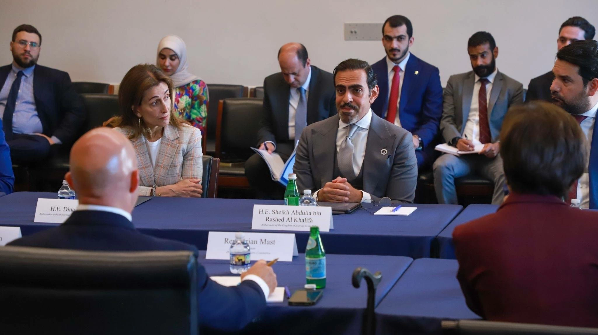 البحرين – سفراء دول مجلس التعاون والأردن يعقدون طاولة مستديرة مع رئيس خارجية مجلس النواب الأمريكي وأعضاء الحزب الجمهوري
