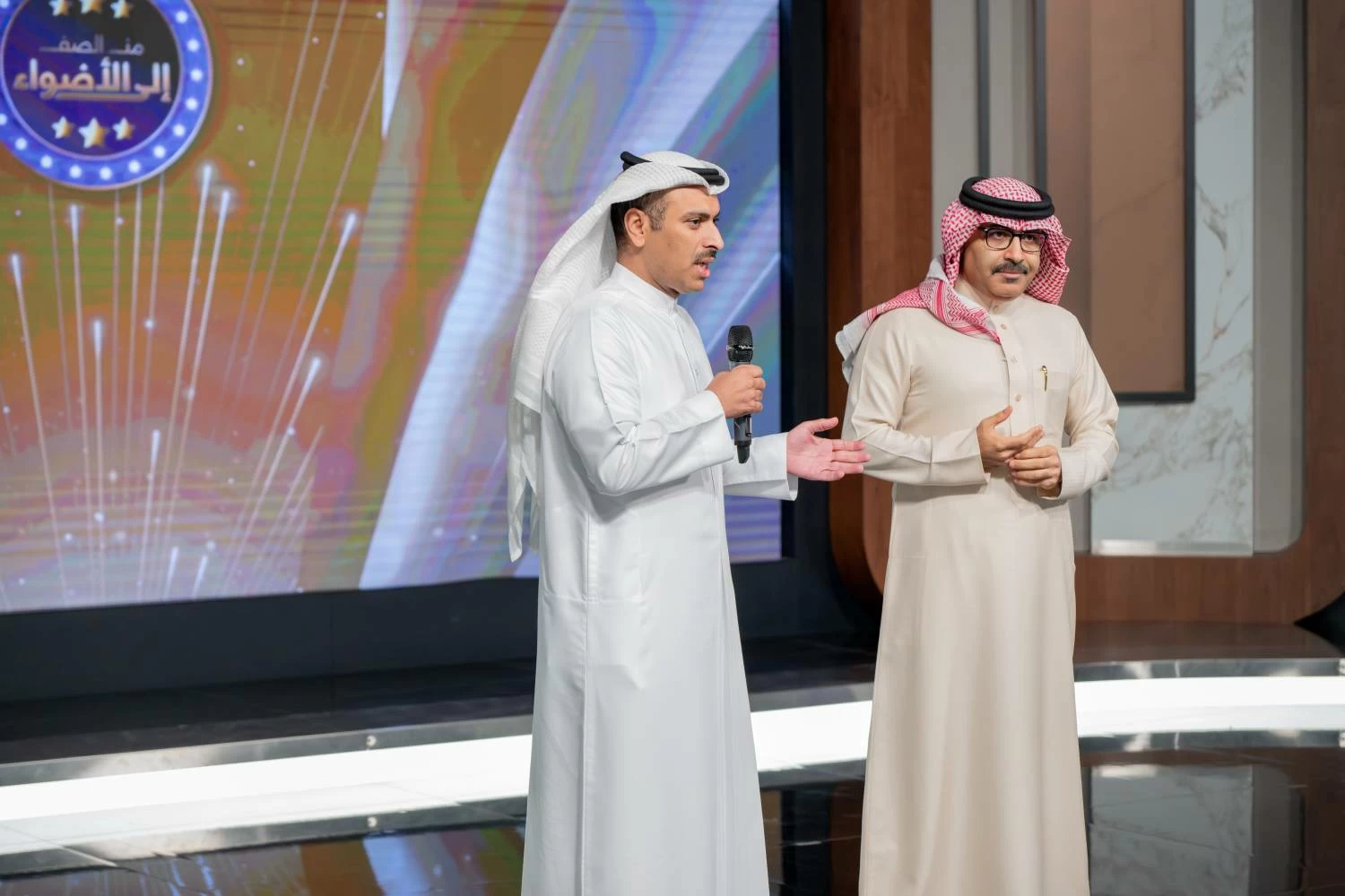 البحرين – وزير الإعلام ووزير التعليم يشهدان اختتام مسابقة “من الصف إلى دائرة الضوء” وتتويج الفائزين